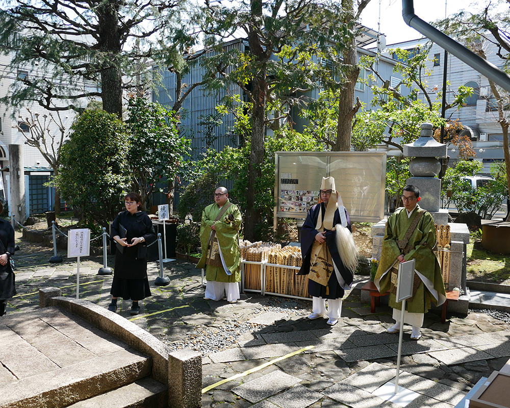 スタッフと僧侶